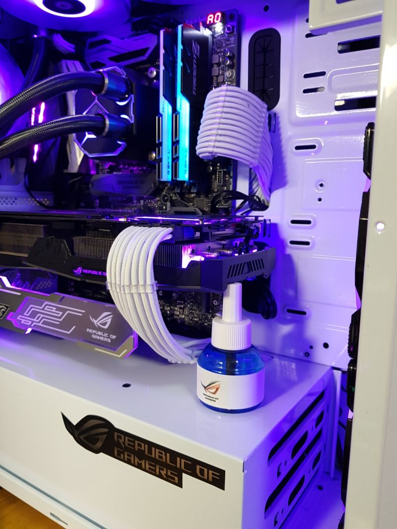 딱맞는 그래픽카드 지지대가 있네요 호호 > 그래픽카드 | 쿨엔조이