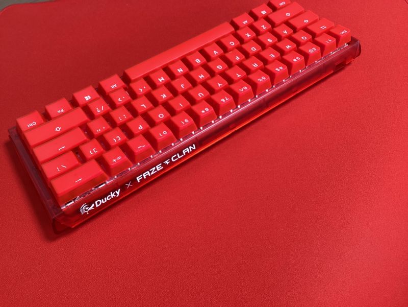 ✨株価✨ Ducky one 3 mini × Faze clan 赤軸 fabiolandert.com