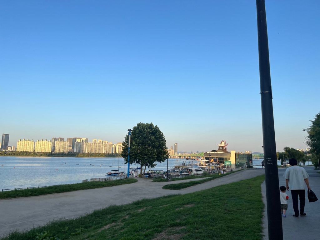 날이 선선한 금요일 인사 드립니다. > 자유게시판 | 쿨엔조이