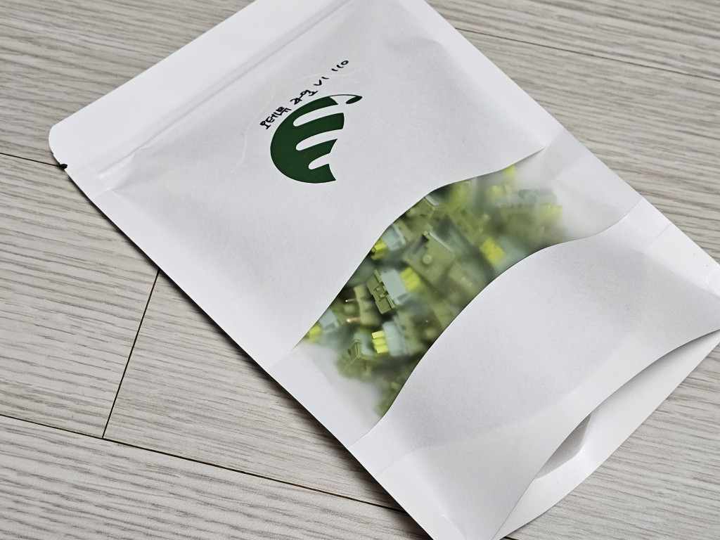 저소음 넌클릭 방식 오테뮤 라임축을 맥스틸 TRON G610K V2 RGB 기계식 키보드에 장착했습니다. > 키보드/마우스 | 쿨엔조이