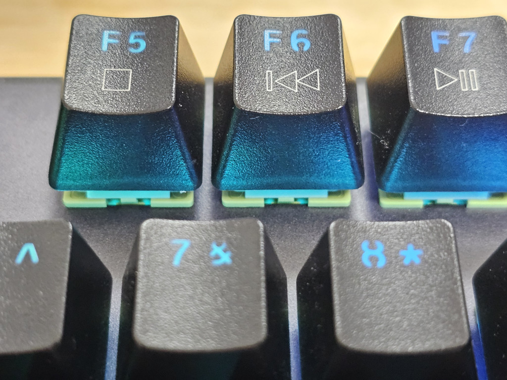 저소음 넌클릭 방식 오테뮤 라임축을 맥스틸 TRON G610K V2 RGB 기계식 키보드에 장착했습니다. > 키보드/마우스 | 쿨엔조이